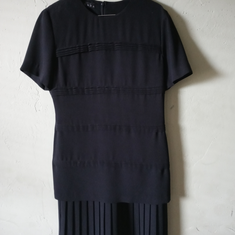 Marianna black pleated, pretty and professional dress. Size 6.
